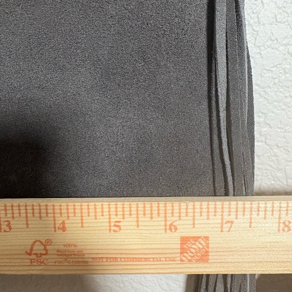 Chic Gray Suede Leather Gold Chain Crossbody Bag with Fringe on Both Sides. - Picture 4 of 15